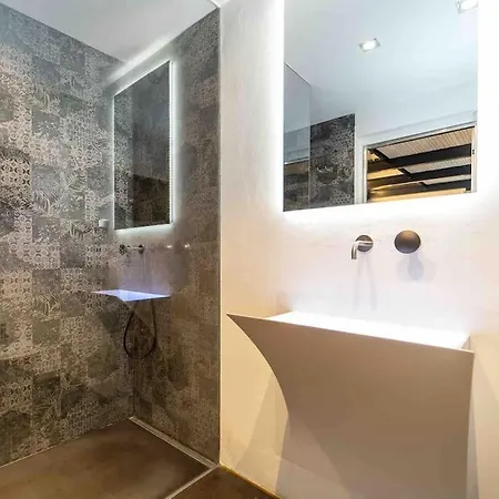 Prestigioso Loft In San Babila A 5 Min. Dal Duomo Милан