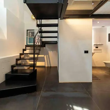 Prestigioso Loft In San Babila A 5 Min. Dal Duomo Милан